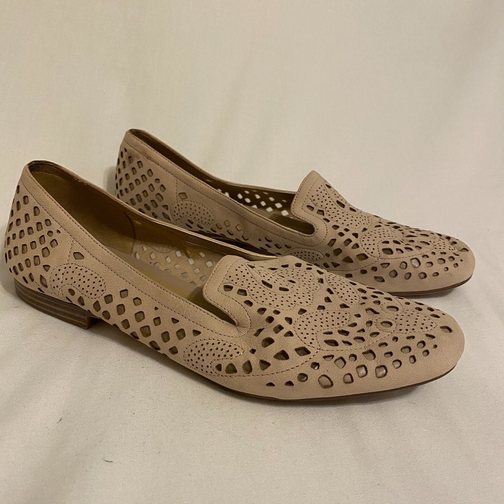 Nude Naturalizer Loafers